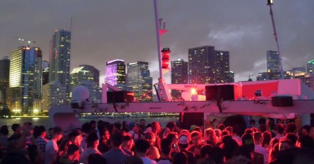 NYC Latin Vibes™ Saturday Sunset Pier 78 Hudson River Yacht Party Cruise